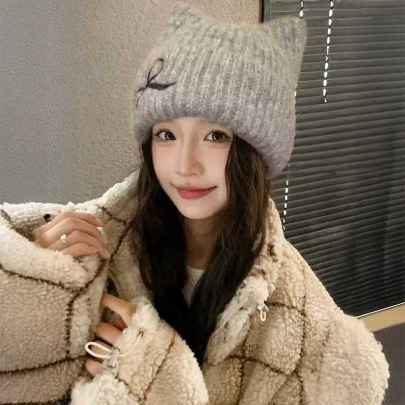 即購入不可　猫耳ニット帽 adidas（アディダス） ニット帽 猫耳 ニットキャップ 帽子 ねこ耳