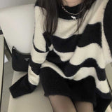 ルーズボーダーモノクロニット
