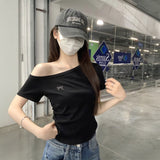 ワンショルダーリボン刺繍Tシャツ