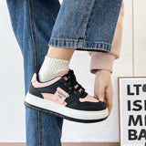 ストリートブラックピンクスニーカー