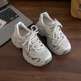 スポーツメッシュザグスニーカー