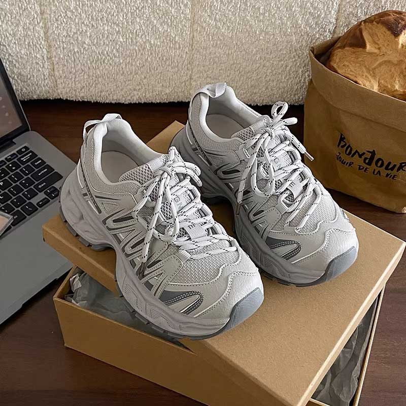 スポーツメッシュザグスニーカー