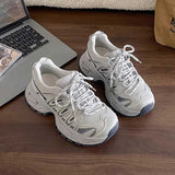 スポーツメッシュザグスニーカー