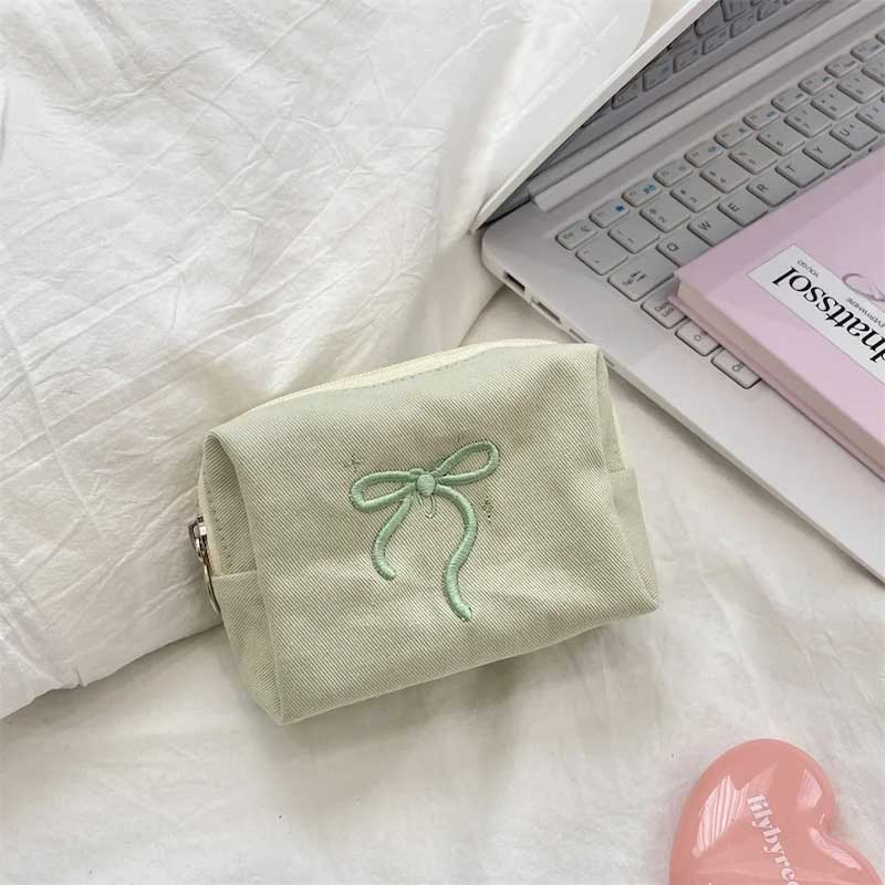 リボン刺繍スクエアメイクポーチ